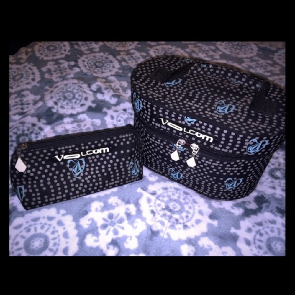 🌸Reserved for @madSpeed VOLCOLM Makeup case set🌸